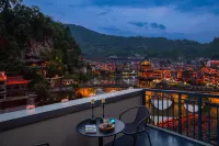 Zhenyuan Xujiu·Entering Movie View Inn - Mountain view