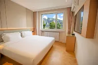 Weiyue Fengtin Hotel (Chengde Mountain Resort) - Scenic