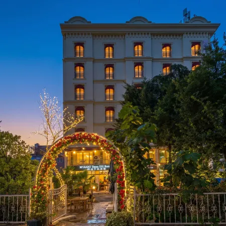 Topkapi Kunlun Kensington Hotel Отели рядом с достопримечательностью «Зейтинбурну»