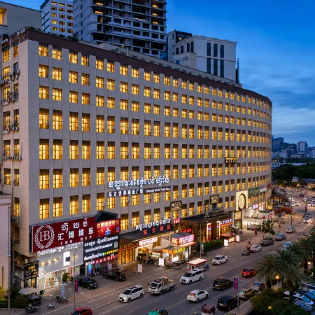 Oriental Hotel Отели рядом с достопримечательностью «Пляж Victory»