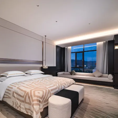 Tekes Hengtong W Hotel