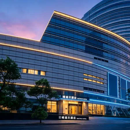 Weiting Hotel (Nanjing Road Pedestrian Street People's Square Subway Station)