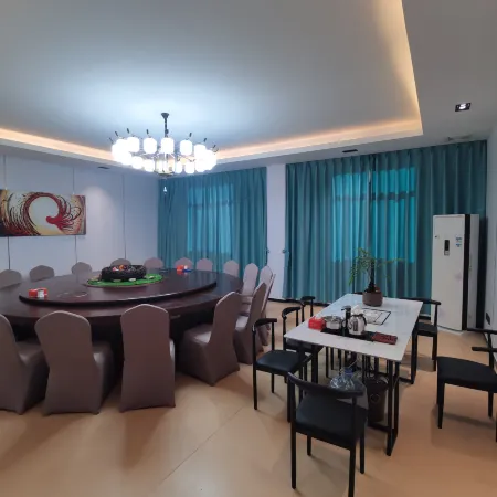 Fanyikeju Hotel (Longyan Zhongshan Road Pedestrian Street Dendou Station Store)