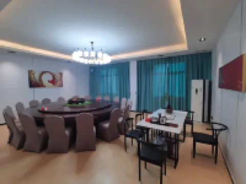 Fanyikeju Hotel (Longyan Zhongshan Road Pedestrian Street Dendou Station Store)