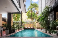King Grand Boutique Hotel - Kolam Renang