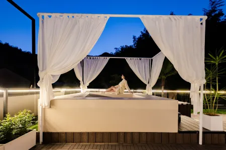 Floral Hotel·Entering the Mountain Hotel Отели рядом с достопримечательностью «Huangtading Summit»