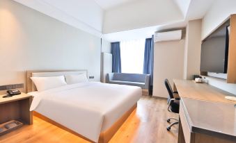 Changchun Nanhu Holiday Hotel (Nanhu Park Gongnong Square Subway Station)