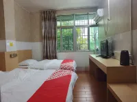 Dazhong Business Hotel (Yulin Railway Station Yuchai Square)