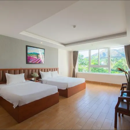 Canary Nha Trang Hotel Отели рядом с достопримечательностью «Хончонг»