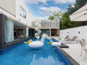 Huizhou Shuangyue Bay HOTParty Seaside Pool Holiday Villa