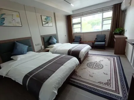 Hotels in Moon Bay Отели рядом с достопримечательностью «Langxixian Wuyuan Shan Shui Nongye Park»