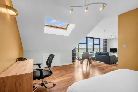 Roomzzz Leeds Headingley Отели рядом с достопримечательностью «O2 Academy Leeds»