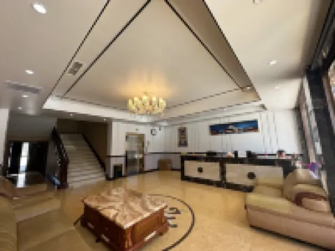 โรงแรมฮอลิเดย์ อินน์ ฟลาวเวอร์เลค
