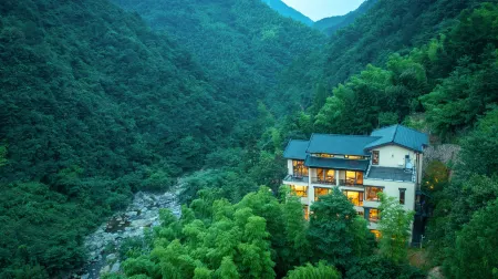 Anji Shulin · Easy Deep Stream (Zhejiang North Grand Canyon Store) Отели рядом с достопримечательностью «Longwang Mountain Top»