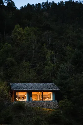 Yunnan Snub-nosed Monkey National Park Specialist Court Hotels in Weixi