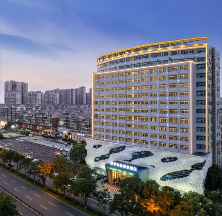 Siji Ruchun Hotel Отели рядом с достопримечательностью «Hunan Engineering Polytechnic»