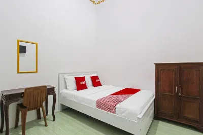 Hotel Grand New Si Jago Mitra RedDoorz Hotel di Kebumen