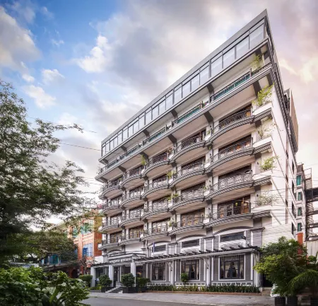 Ohana Phnom Penh Palace Hotel Отели рядом с достопримечательностью «Уот Ауналом Монастери»