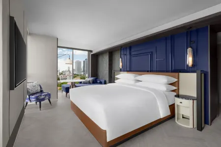 Madi Paidi Bangkok, Autograph Collection (Marriott international) Отели рядом с достопримечательностью «Wat Thung Setthi»