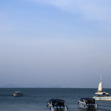 Blue Bay Resort - Access to Pool and Beach-Phuket & Krabi