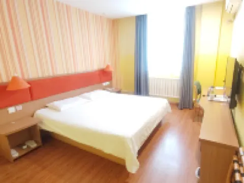 โรงแรมโฮมอินน์ (สถานีโดยสารผานจิน) โรงแรมในผานจิน