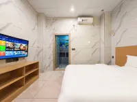 Mingya Hotel (Gaozhou Shigu Branch) - balcony