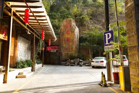 HanLinquan Health Resort Отели в г. Датянь