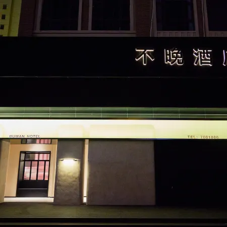 Too Hen not too late designer hotel