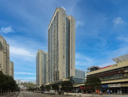 Zigong Huacheng Hotel (Huashang International City) Отели рядом с достопримечательностью «Zigong Colored Lantern Park»