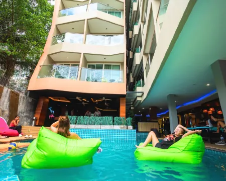 Mad Monkey Phuket Hotel di Phuket