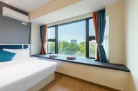 Koala Hotel (Jinan Shimao Tianyue Railway Station North Square Branch) - parking