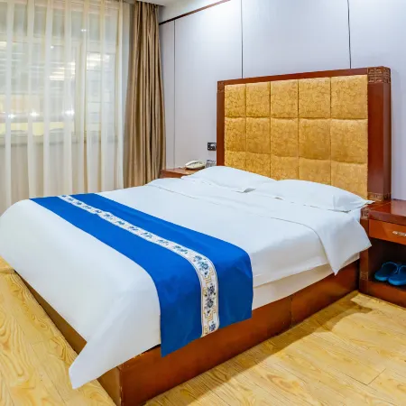 Huayi Select Hotel by Home Inn (Datong Yungang District Wuyue Plaza)