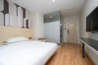 No. 8 Hotel Chain (Shenzhen Huaqiangbei)