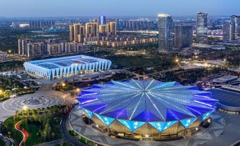 Manbaiyun Light Luxury Cinema Hotel (International Port Area Subway Station)