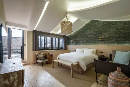 Floral Lux Hotel· Shaoxing Hemu Fossil Private Collection Museum Hotel Отели рядом с достопримечательностью «Bank of China»