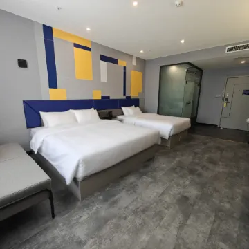 7Days Inn Hotel (Gaoping Jianshe Nan Road Hongqi Shenghuo Square)