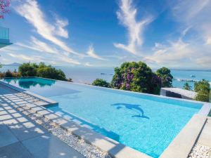 Ultimate place, 6bd villa with first-line sea view, large private swimming pool, free breakfast