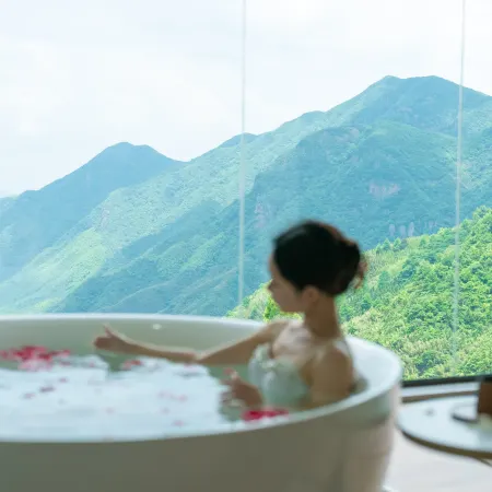 Anji Peak · Jiumu Cloud Town Cliffside Pool Resort Homestay