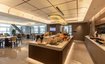 Yantai Penglai Administrative Service Center Atour Hotel