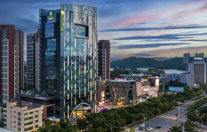 Holiday Inn Express Yangjiang City (Yuanyang Lake, Yangjiang Government)