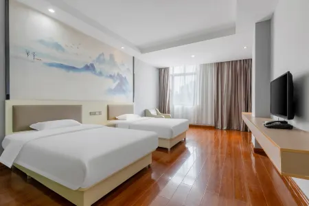 Ruiyan Hotel Отели рядом с достопримечательностью «Pingnanxian Caifu Square»