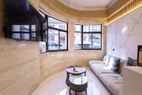 Zhangjiajie Colorful Dolphin Esports Hotel (Jiefang Road Branch)