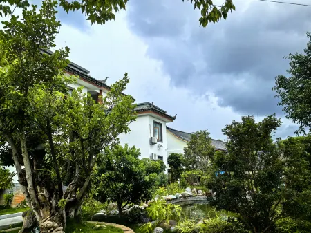 Wanyu · Qingxu | SEADESIGNER · VIEW Designer Meisu Hotel (Shiping Ancient City Branch) Отели рядом с достопримечательностью «Shiping Yilonghu National Wetland Park»