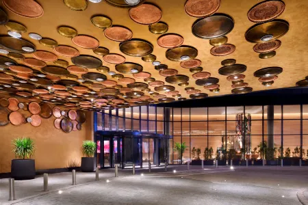 Hotel Indigo Dubai Downtown Отели рядом с достопримечательностью «Sky Views Observatory»