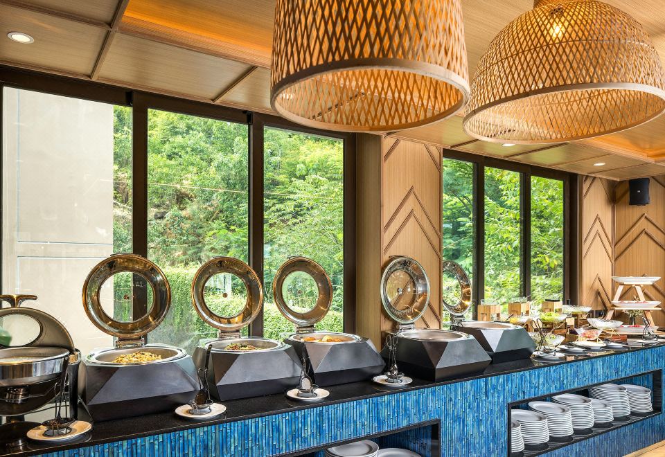 더 프라우드 카론 비치 푸켓