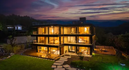 Anji's Heart to Nature · Bamboo Forest bathing pool · Wild Villa Отели рядом с достопримечательностью «Zhejiang Institute of Technology (Anji Campus)»