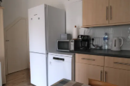 Lovely 1 Bedroom Apartment with Free Parking