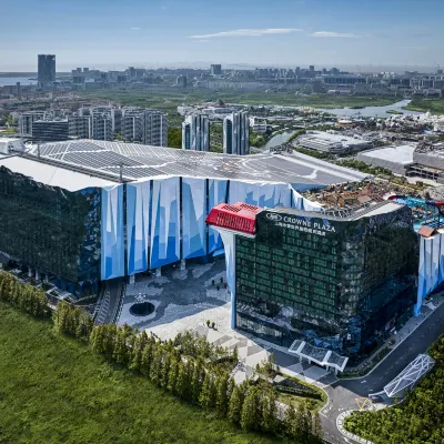 Crowne Plaza SHANGHAI SNOW WORLD by IHG Отели рядом с достопримечательностью «Озеро Дишуй»