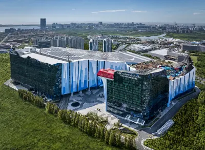 Crowne Plaza SHANGHAI SNOW WORLD by IHG Hotele w: Dishui Lake and Lin-gang Area