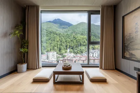 The mountain is the mountain Отели рядом с достопримечательностью «Shuijingzi»